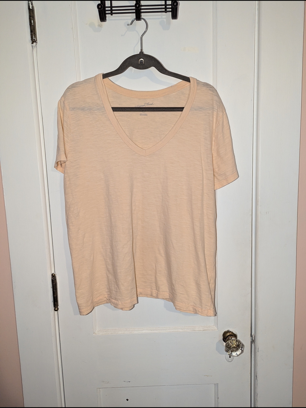 Universal Thread Light Peach V-Neck Short Sleeve Tee